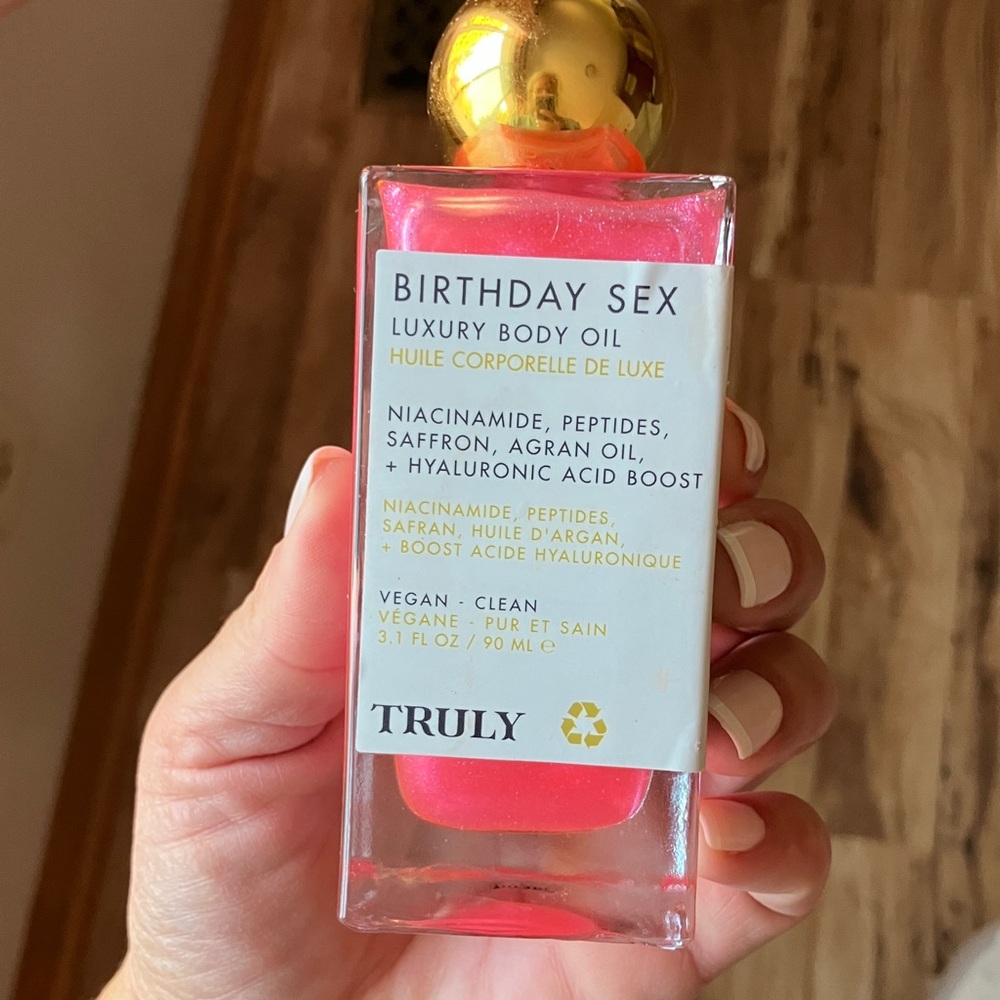 TRULY Birthday Sex Luxury Body Oil - Vibrant Pink With Glitter- Brand New